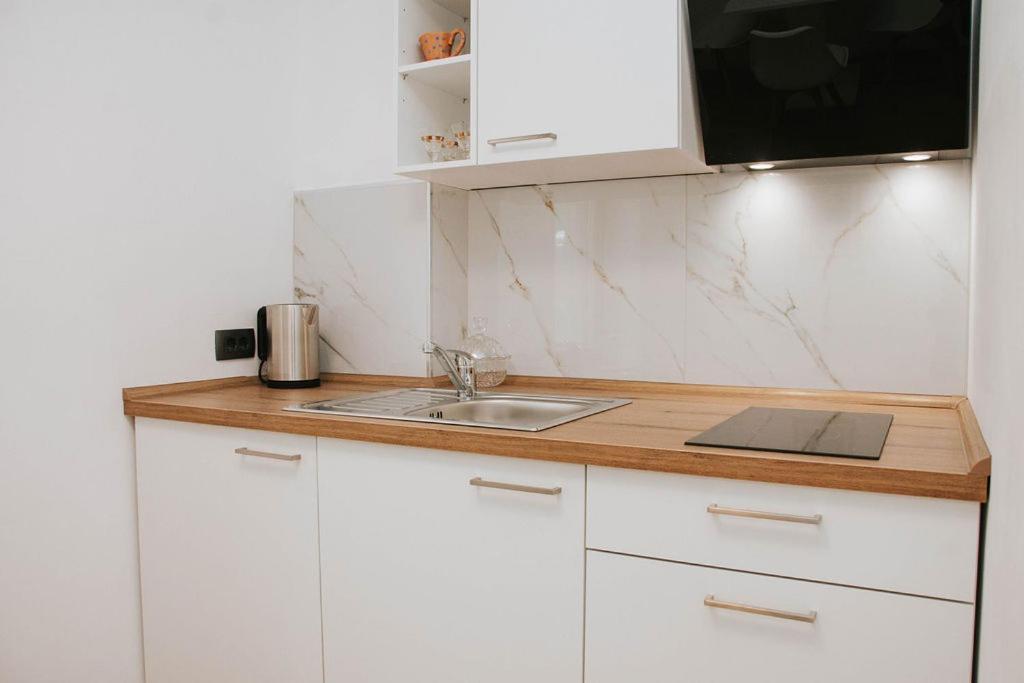 Apartmaji URŠIČ - Housity
