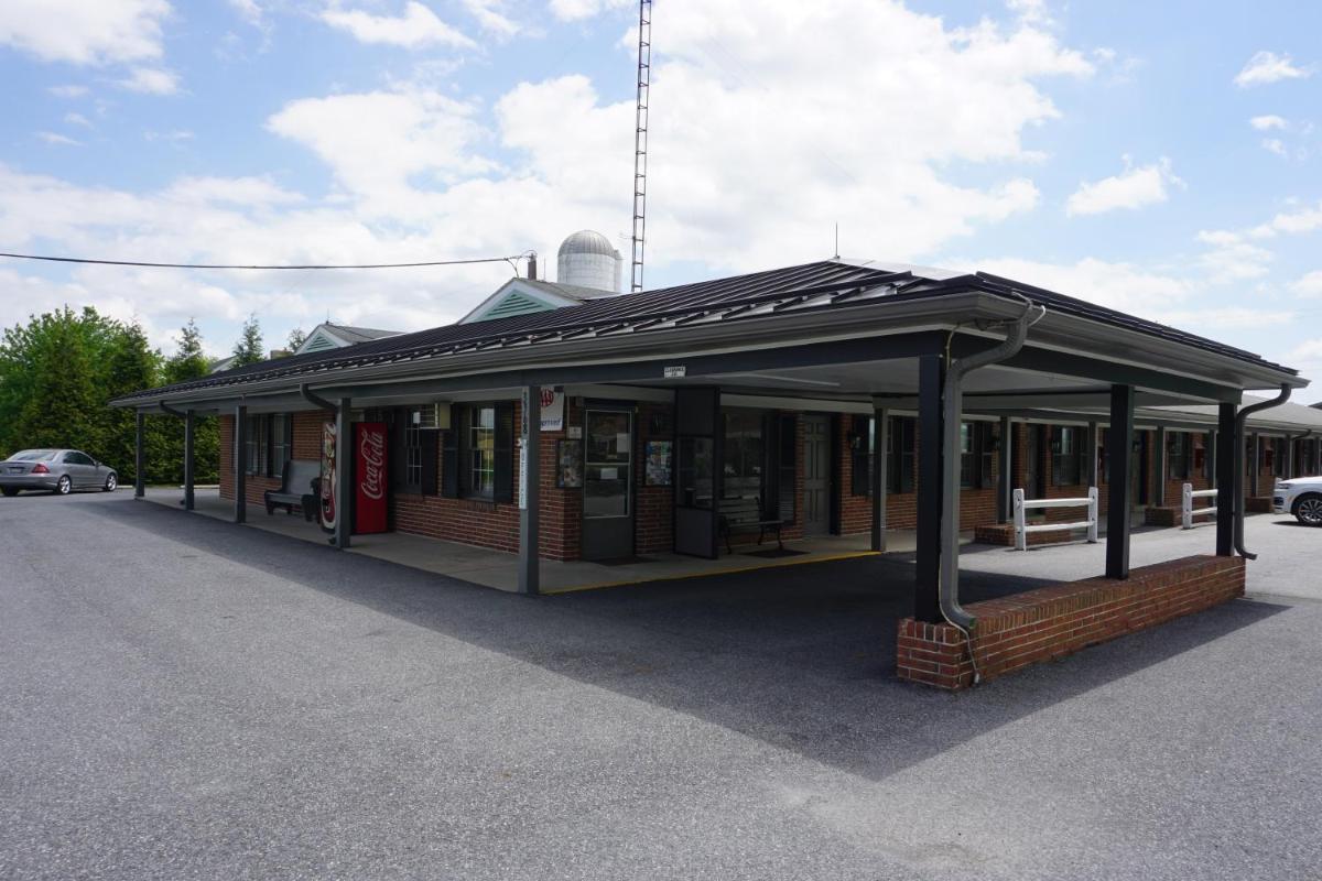 Harvest Drive Family Inn - Renovated Rooms - Housity