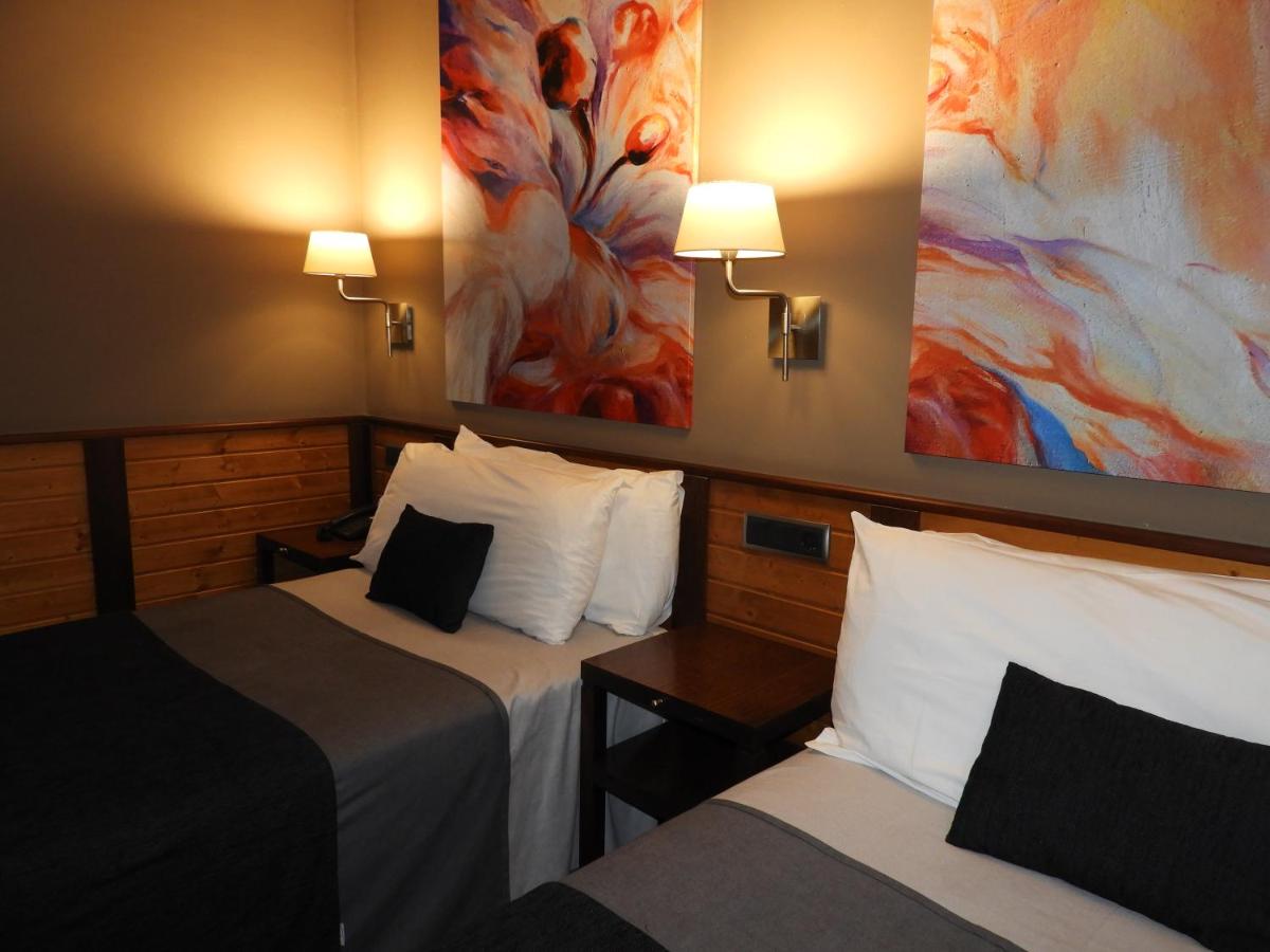 Cama o camas de una habitación en Hotel Spa Balfagon