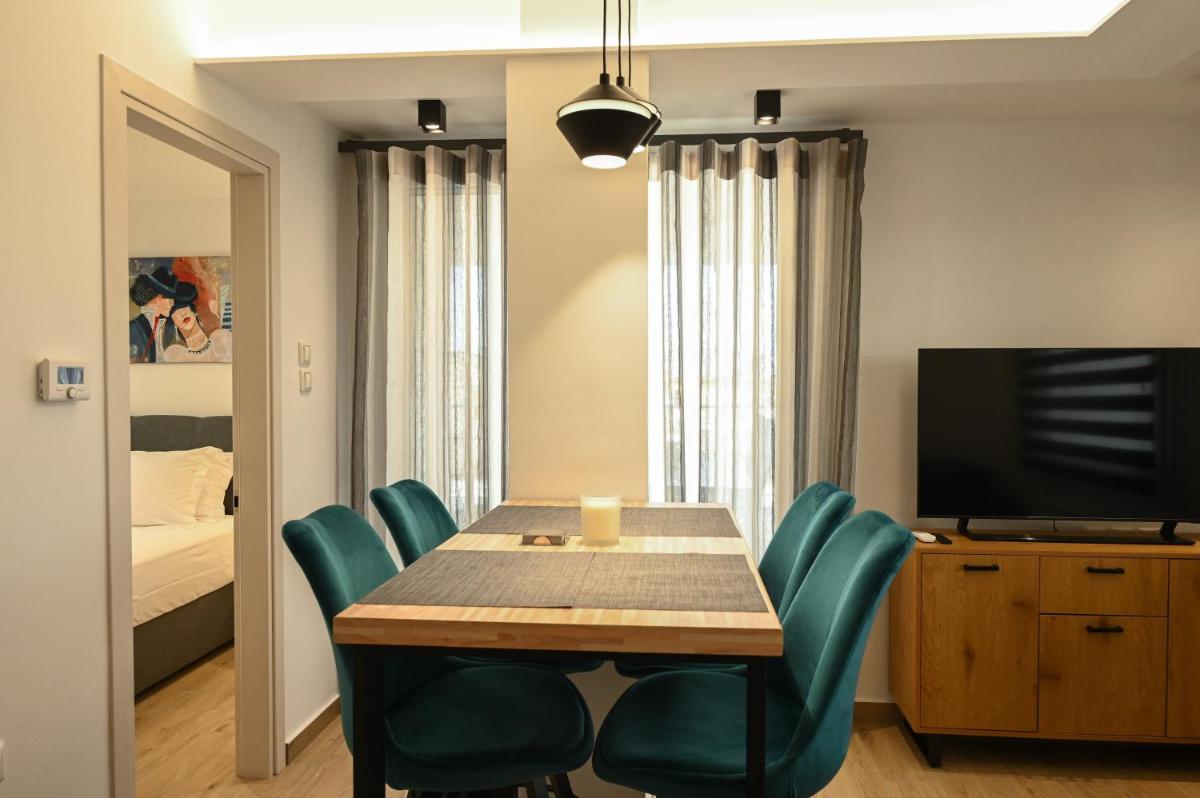 Larisa Hospitality I - Roof Top apartment - with Free Parking - Housity