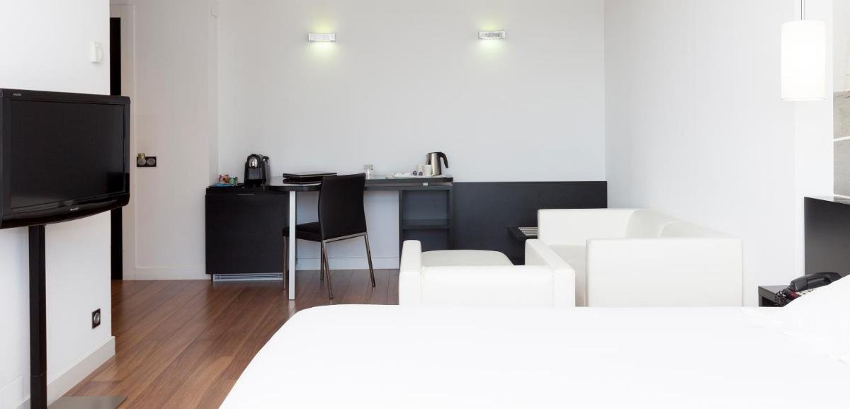 Cama o camas de una habitación en Axor Barajas