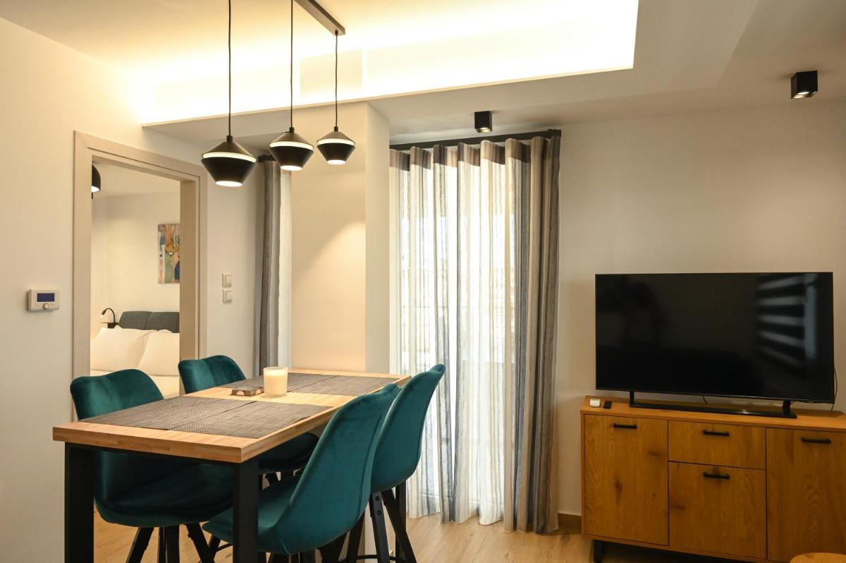 Larisa Hospitality I - Roof Top apartment - with Free Parking - Housity