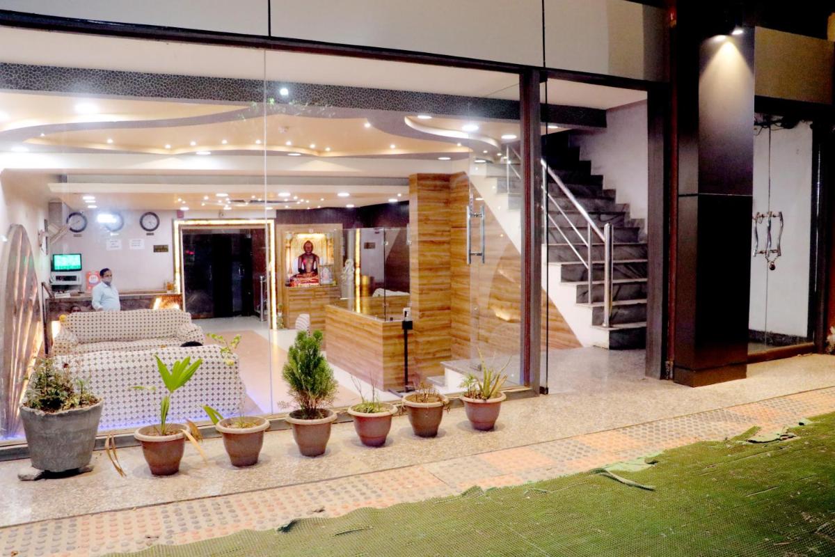 Hotel Riya Palace- Near Idgah Railway Station Agra - Housity