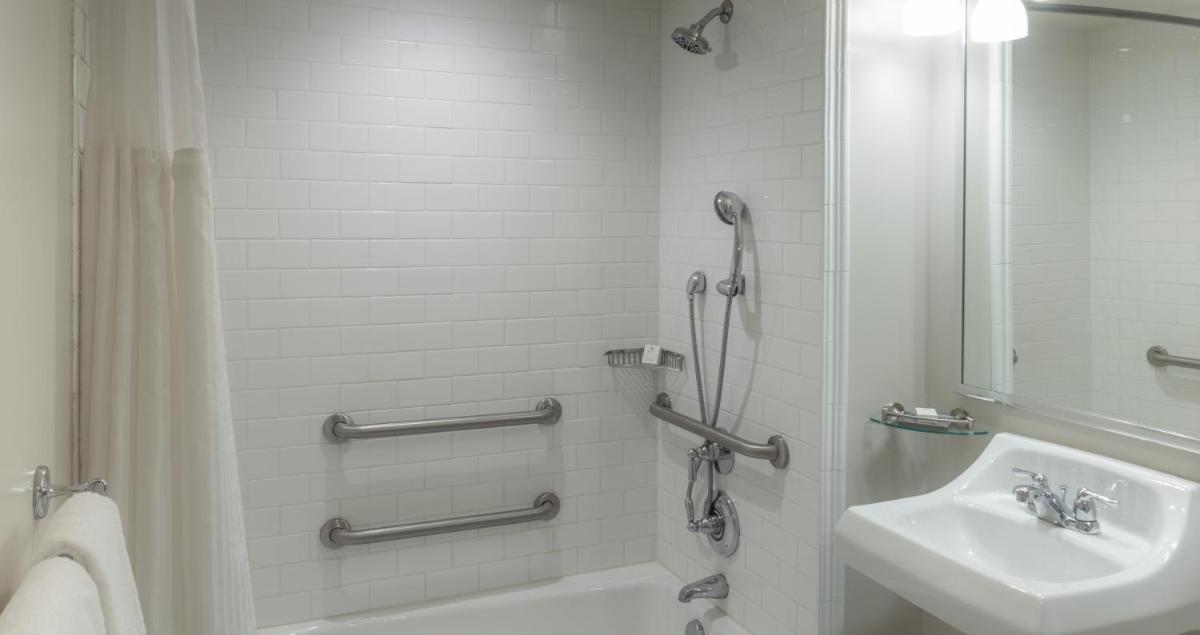 Portola Hotel & Spa - Housity