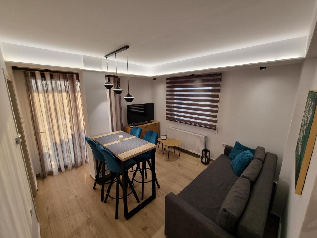 Larisa Hospitality I - Roof Top apartment - with Free Parking - Housity