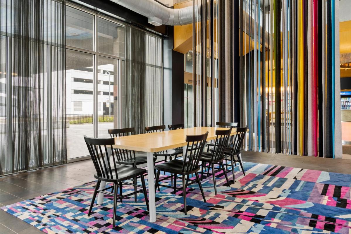 Aloft Chicago O'Hare - Housity