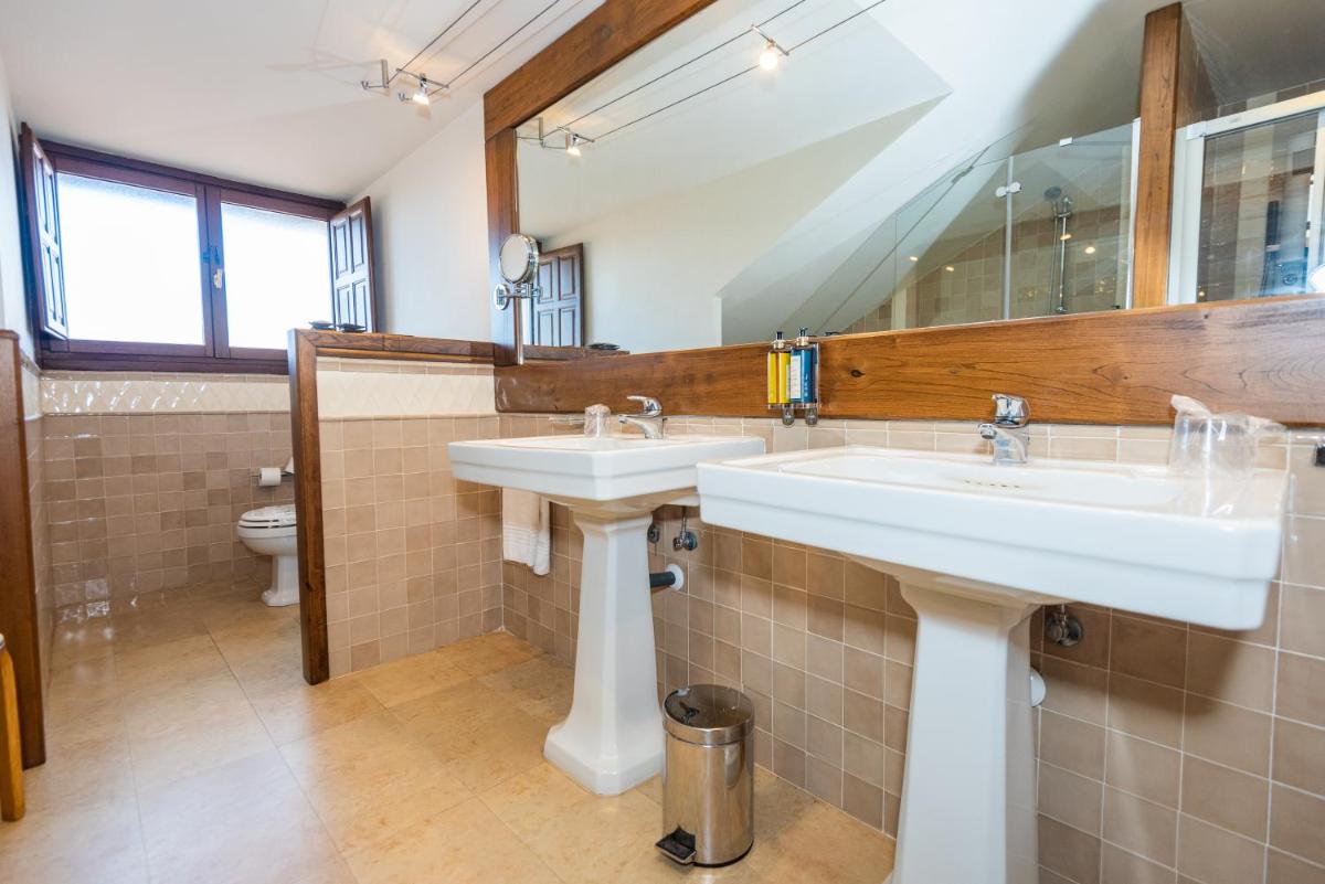 Un baño de Hosteria de Torazo Nature Hotel & Spa