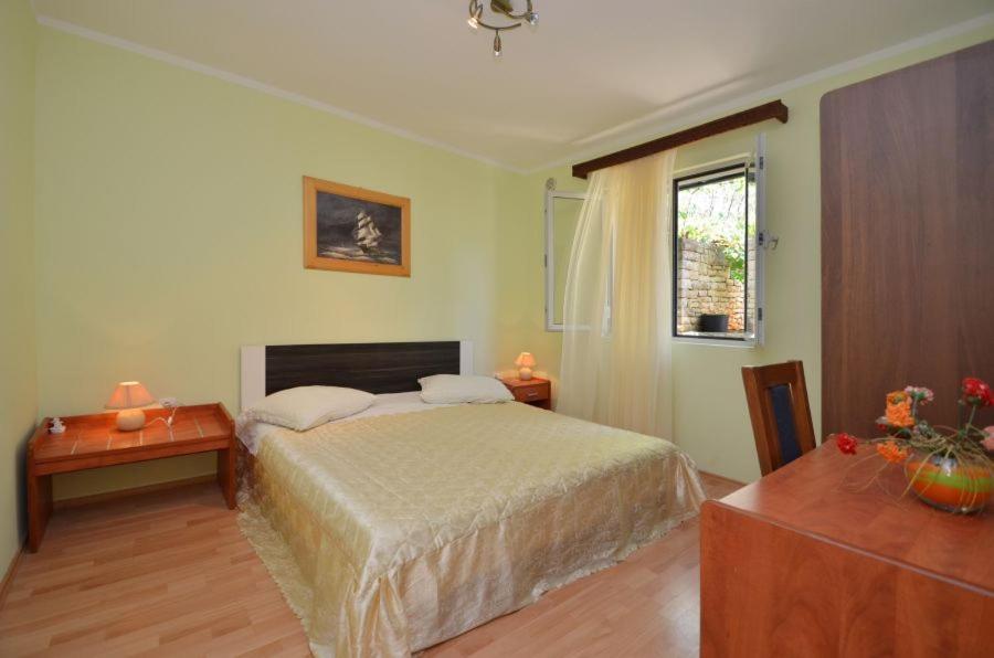 White Stone Place - Housity