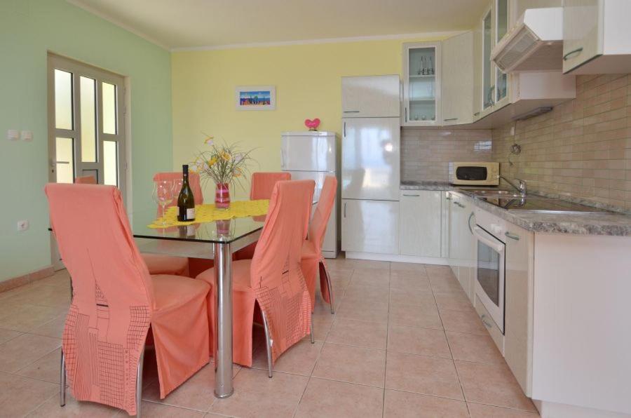 White Stone Place - Housity