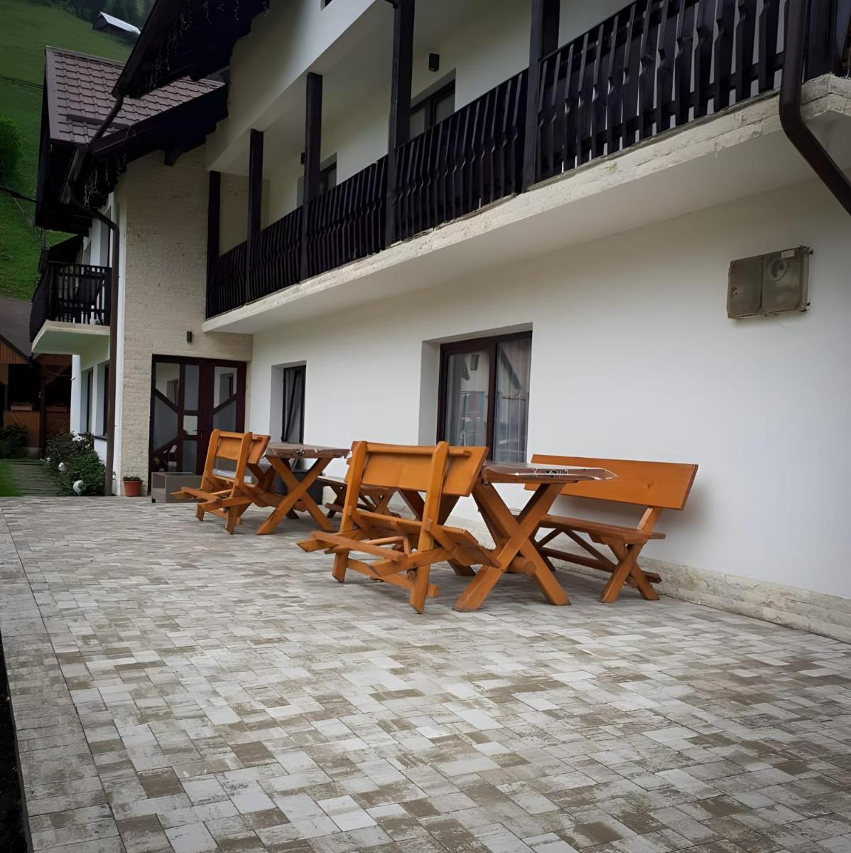 Vila Larisa - Housity