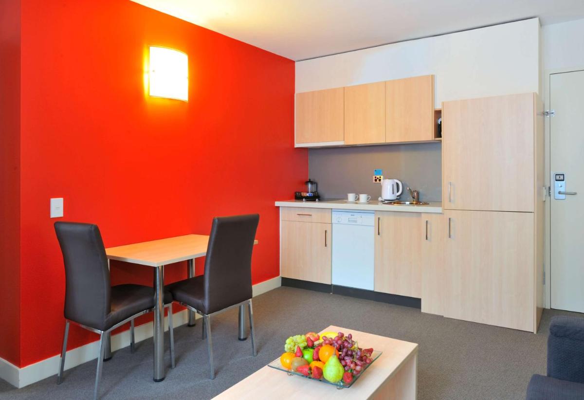 Metro Apartments On Bank Place - Housity