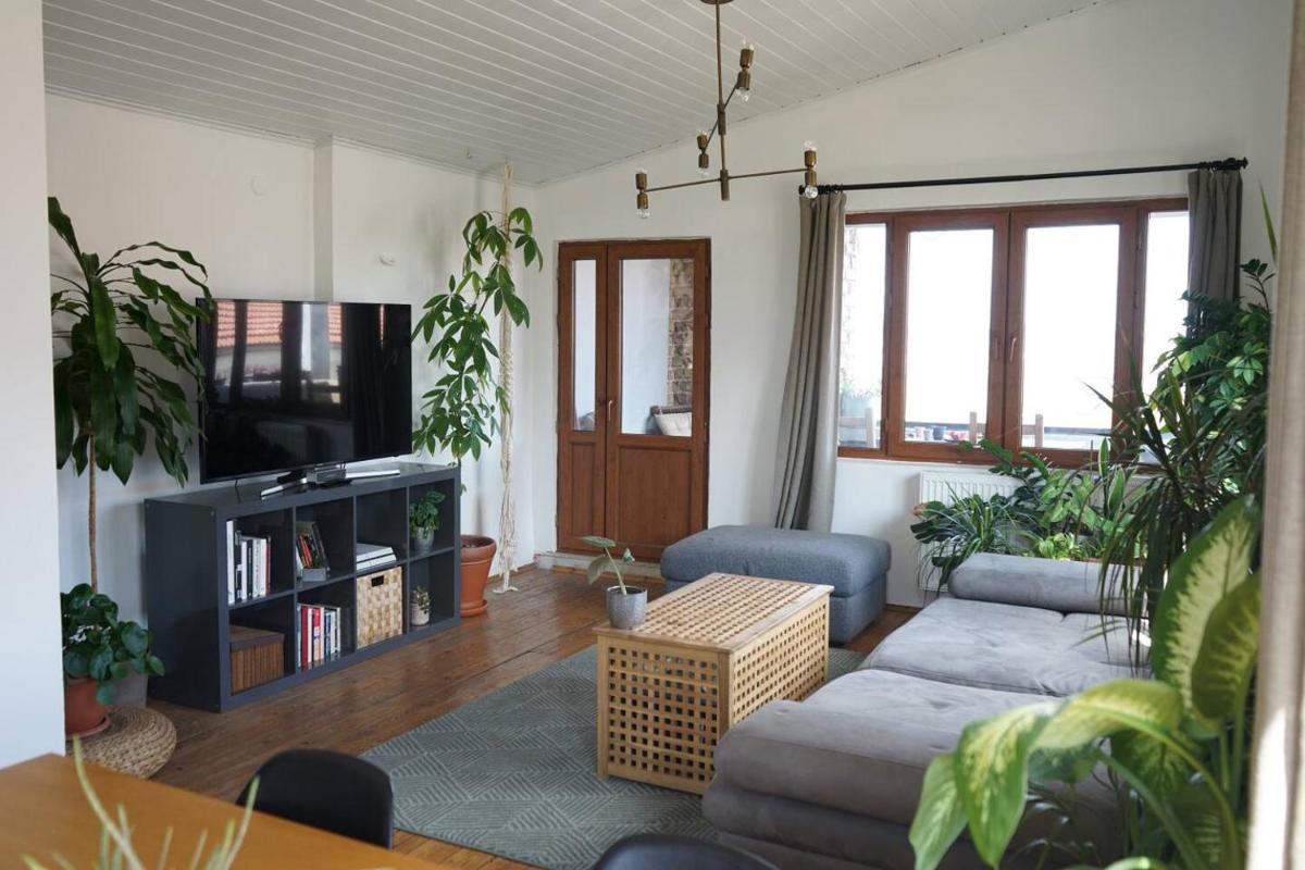 Cosy roof flat on 5th floor with Bosphorus view - Housity