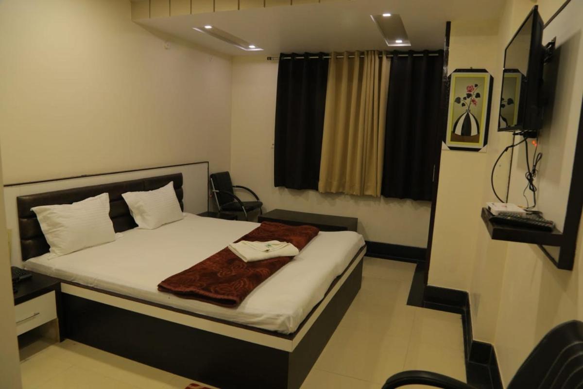 Venus Hotel 5 Minute Walking Distance from Dargah - Hizvo