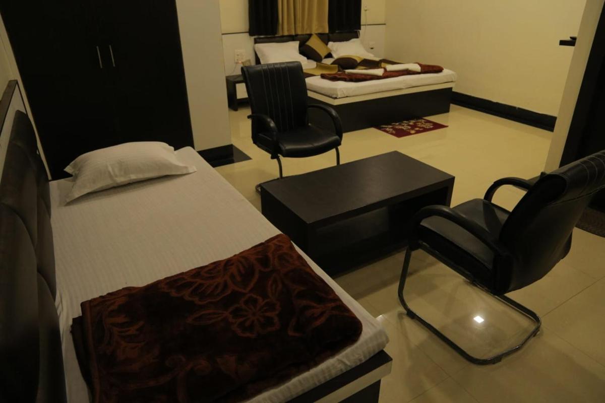 Venus Hotel 5 Minute Walking Distance from Dargah - Hizvo