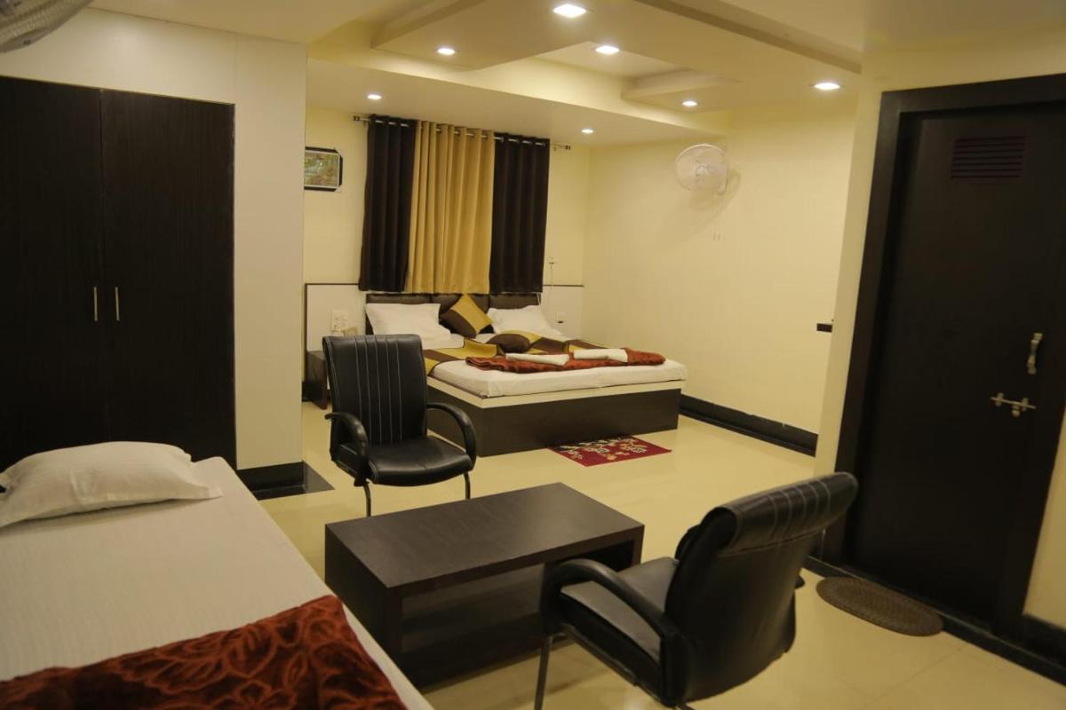 Venus Hotel 5 Minute Walking Distance from Dargah - Hizvo