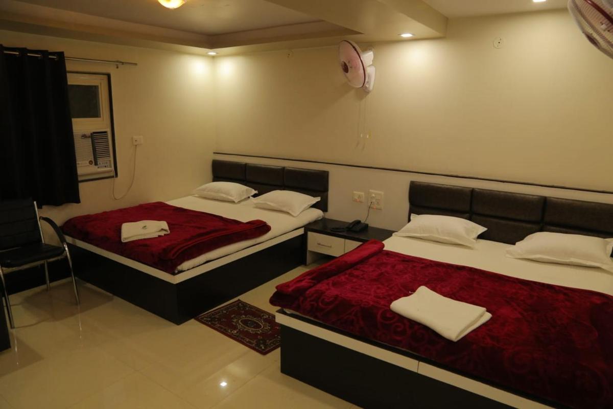 Venus Hotel 5 Minute Walking Distance from Dargah - Hizvo