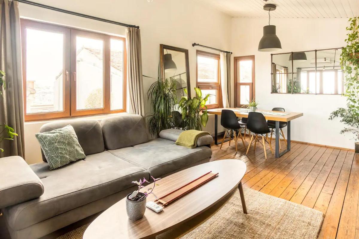 Cosy roof flat on 5th floor with Bosphorus view - Housity