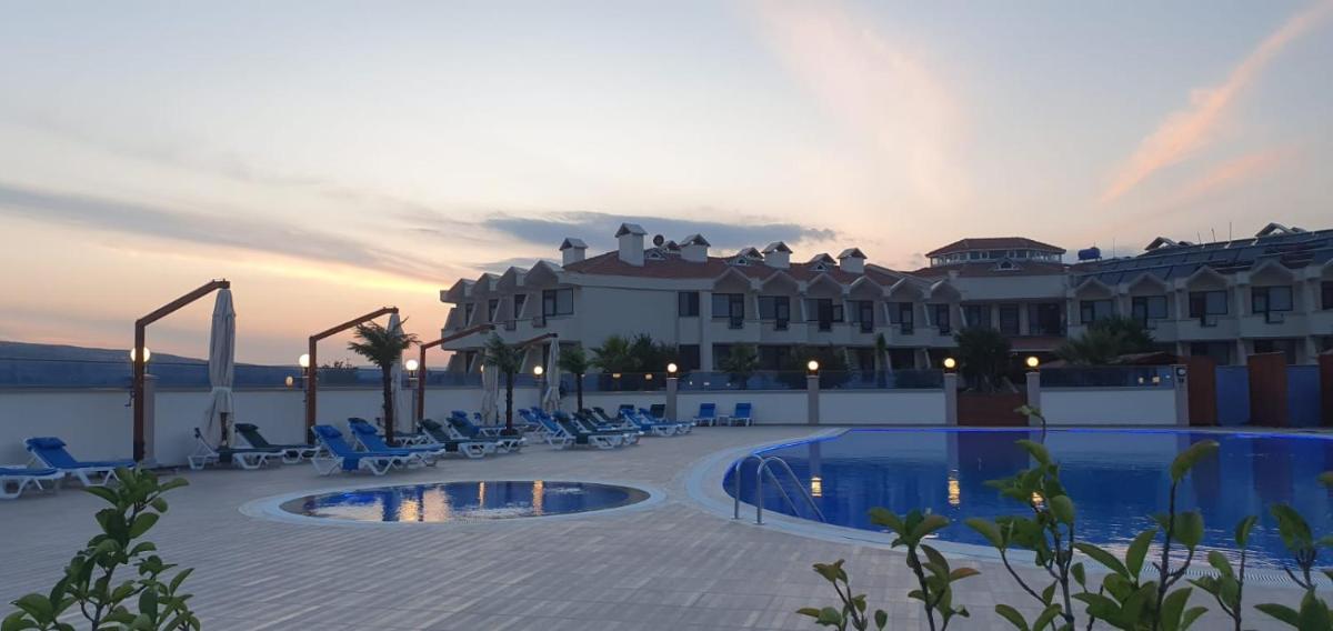 Flora Hotel - Housity