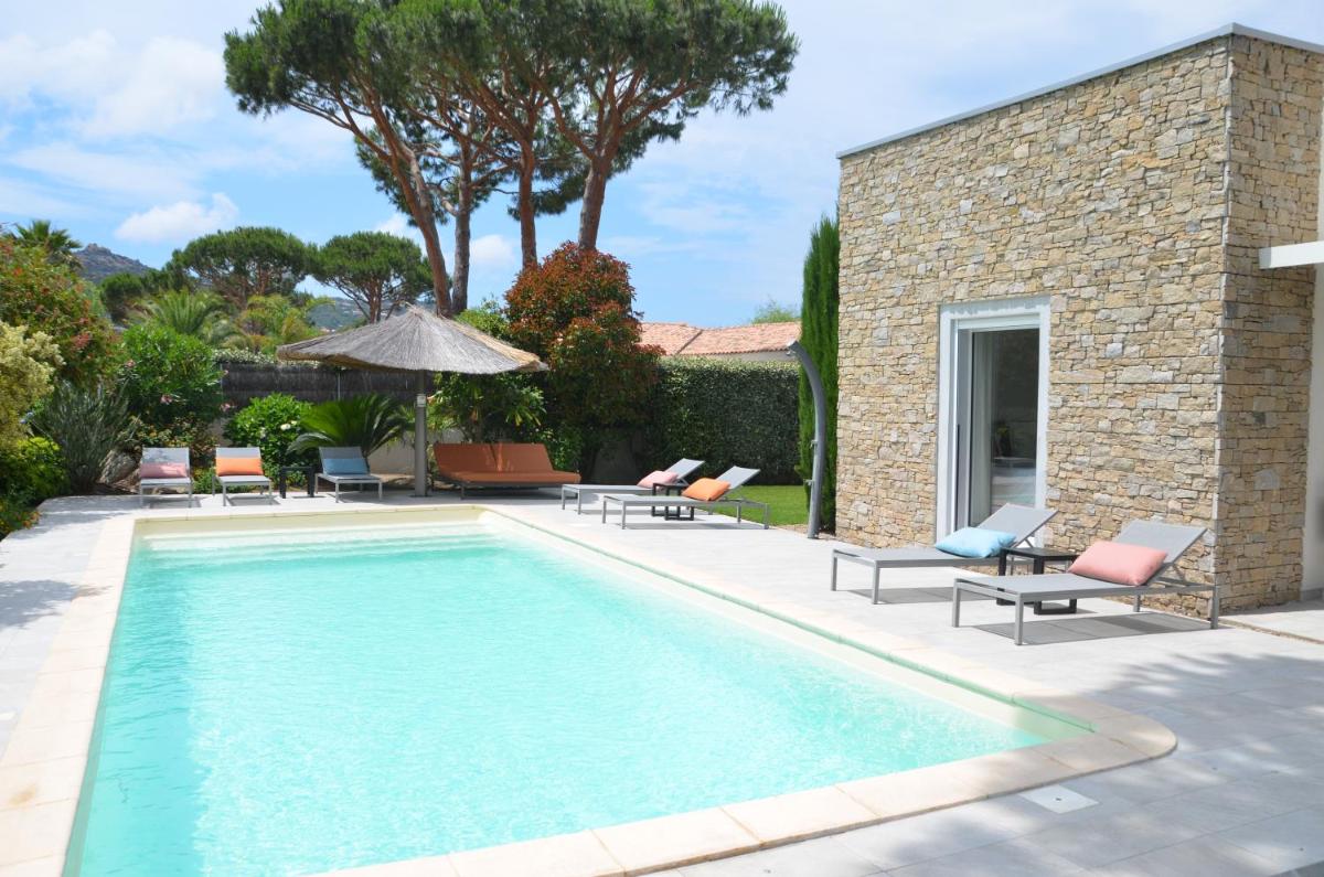 Piscine de l'établissement Domaine Villas Mandarine Private Pools & Spa ou située à proximité