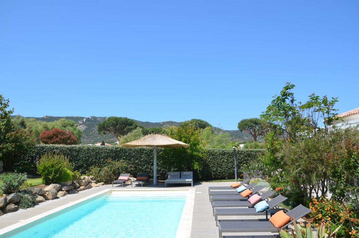 Piscine de l'établissement Domaine Villas Mandarine Private Pools & Spa ou située à proximité