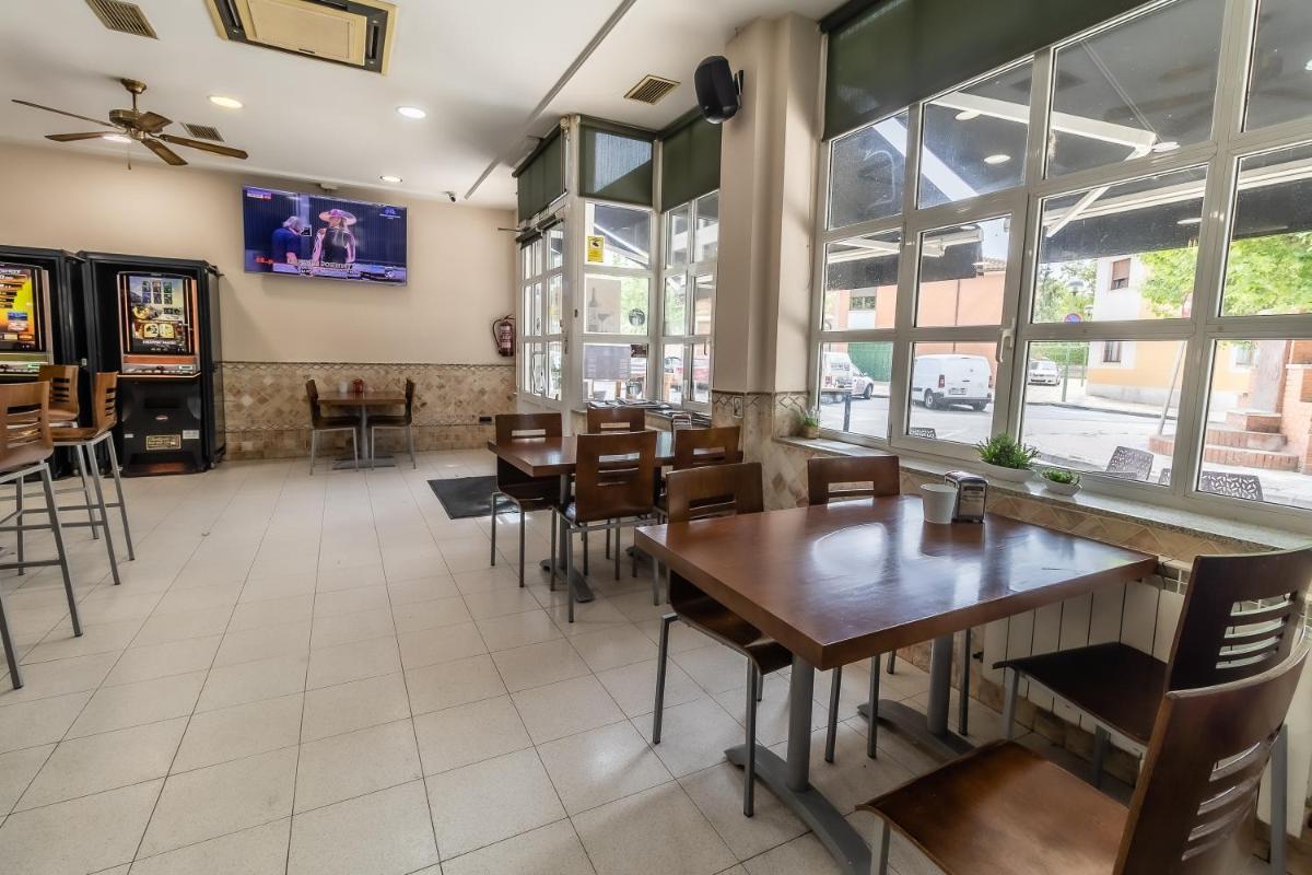 Hostal - Restaurante La Buena Villa by Vivere Stays - Housity