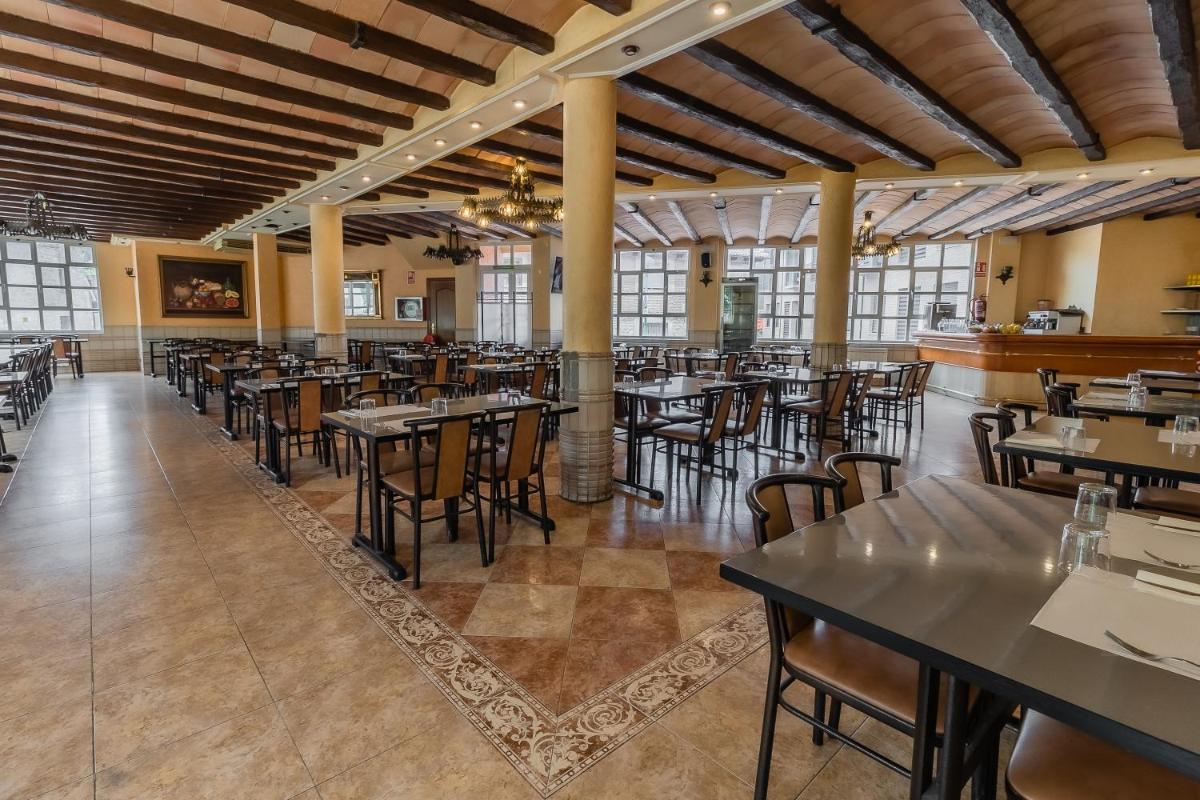 Hostal - Restaurante La Buena Villa by Vivere Stays - Housity