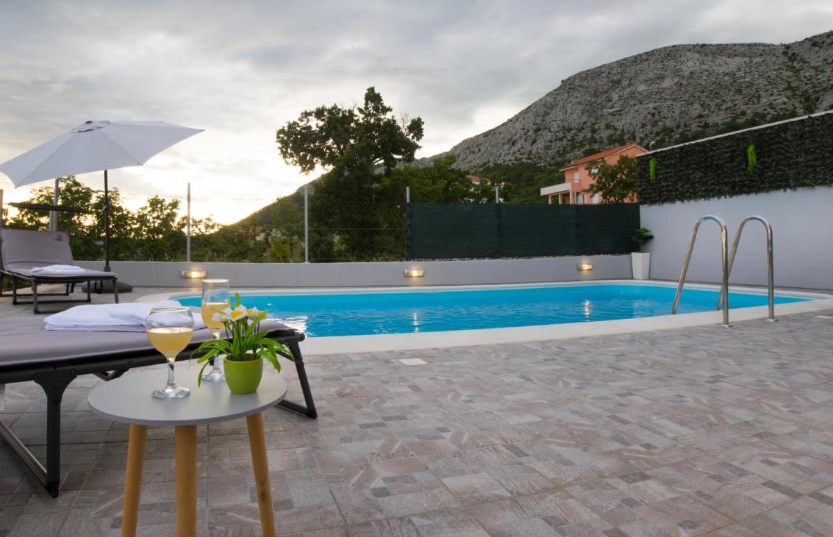 Mountain House Kajko with pool & free parking on site - Housity