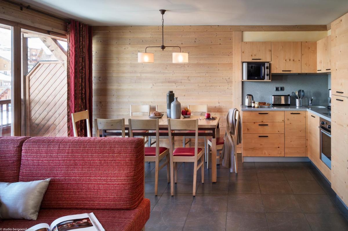 Cuisine ou kitchenette dans l'établissement Résidences Village Montana by Les Etincelles
