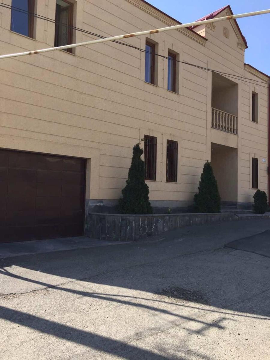 Трёхэтажный шикарный дом в Ереване - Housity