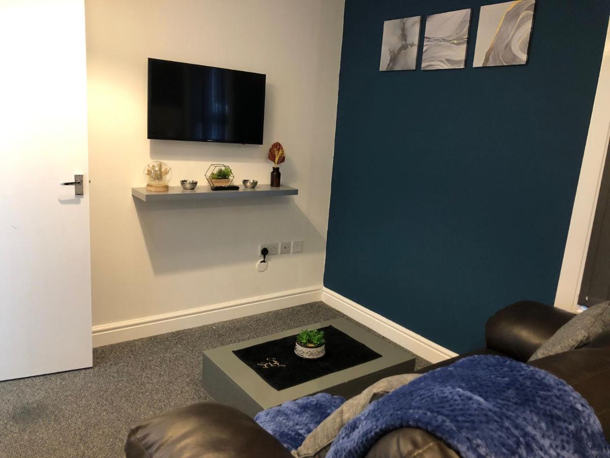 Bank Street Apartment 9 - Housity