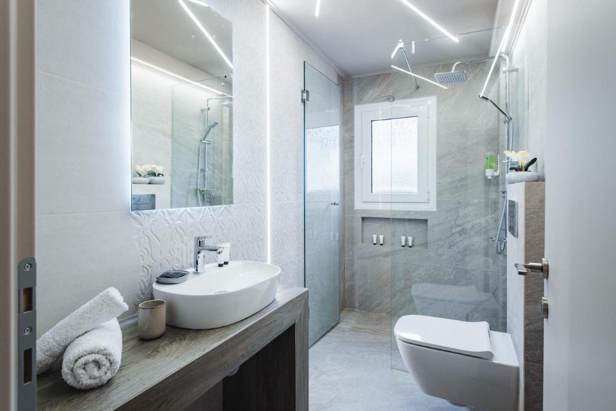 Veria Panorama Luxury Suite with Garden 2 - Housity