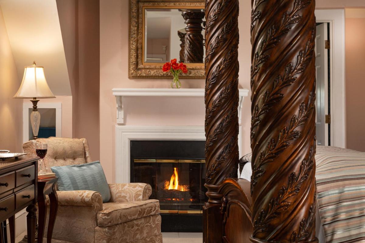 White Doe Inn Bed & Breakfast - Housity