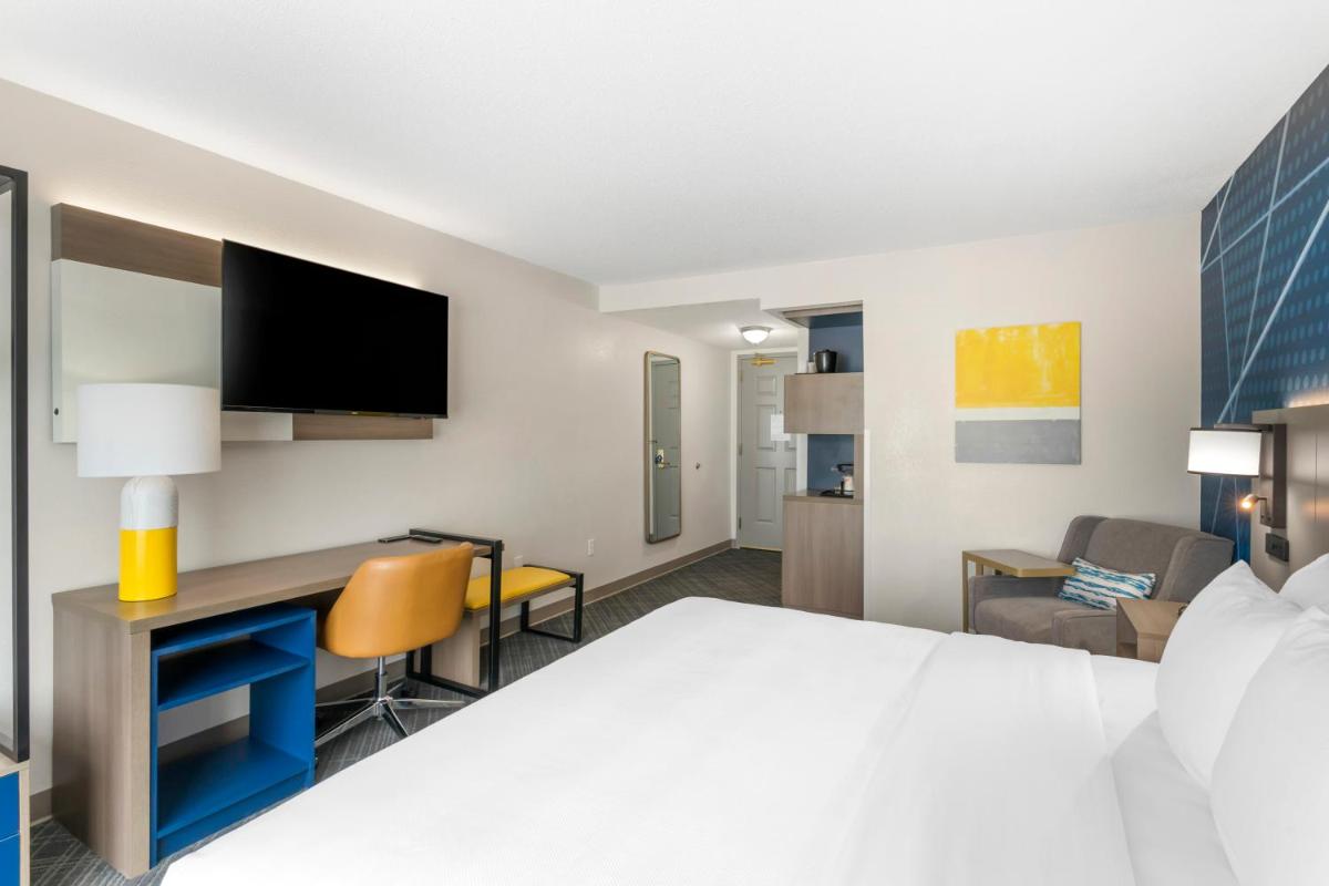 Comfort Inn & Suites Hampton near Coliseum - Housity