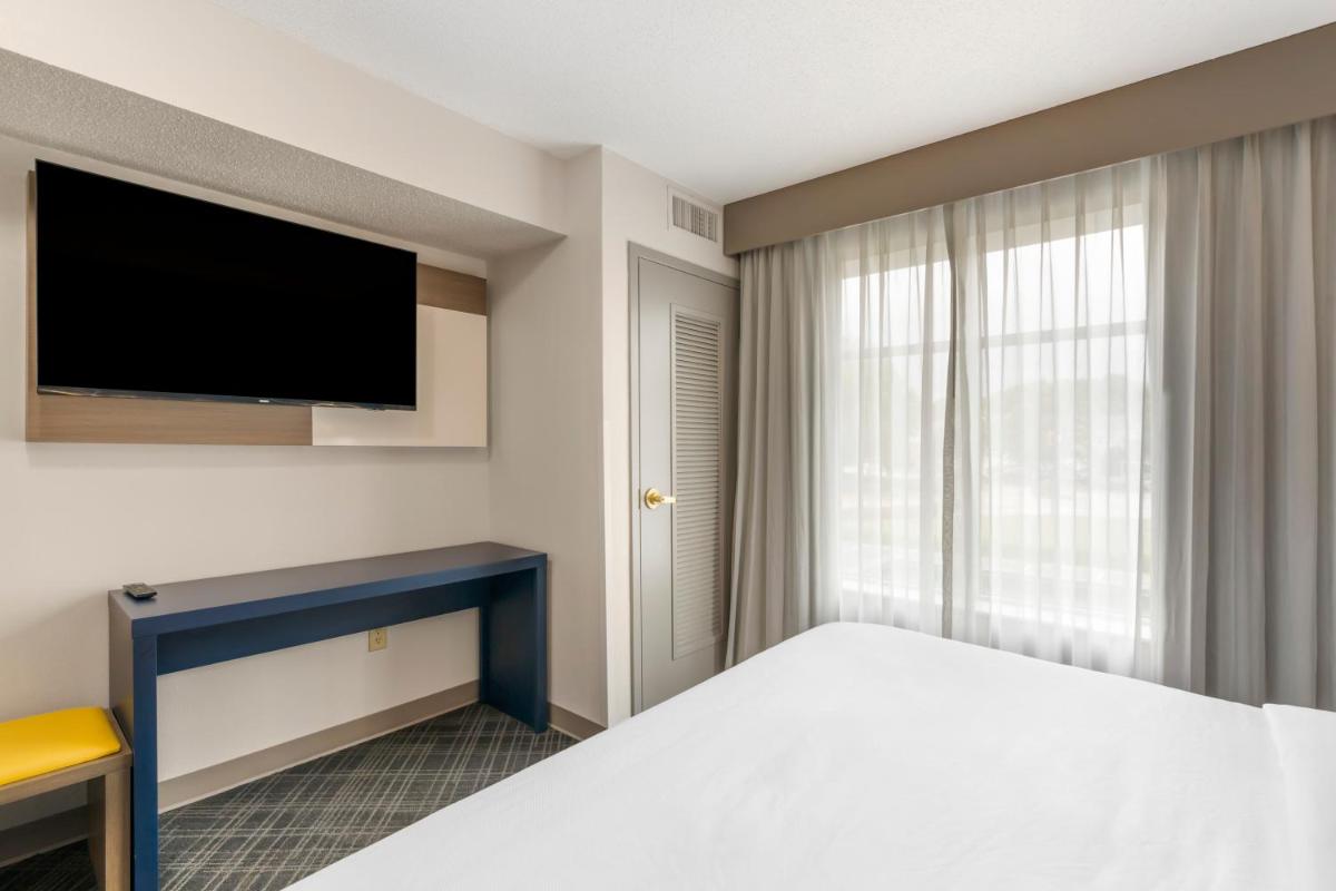Comfort Inn & Suites Hampton near Coliseum - Housity