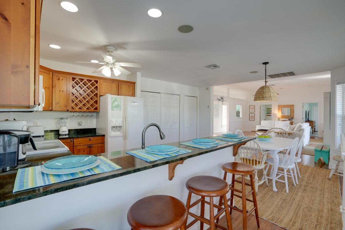 Bokeelia Island Oasis Waterfront, Private Dock! - Housity