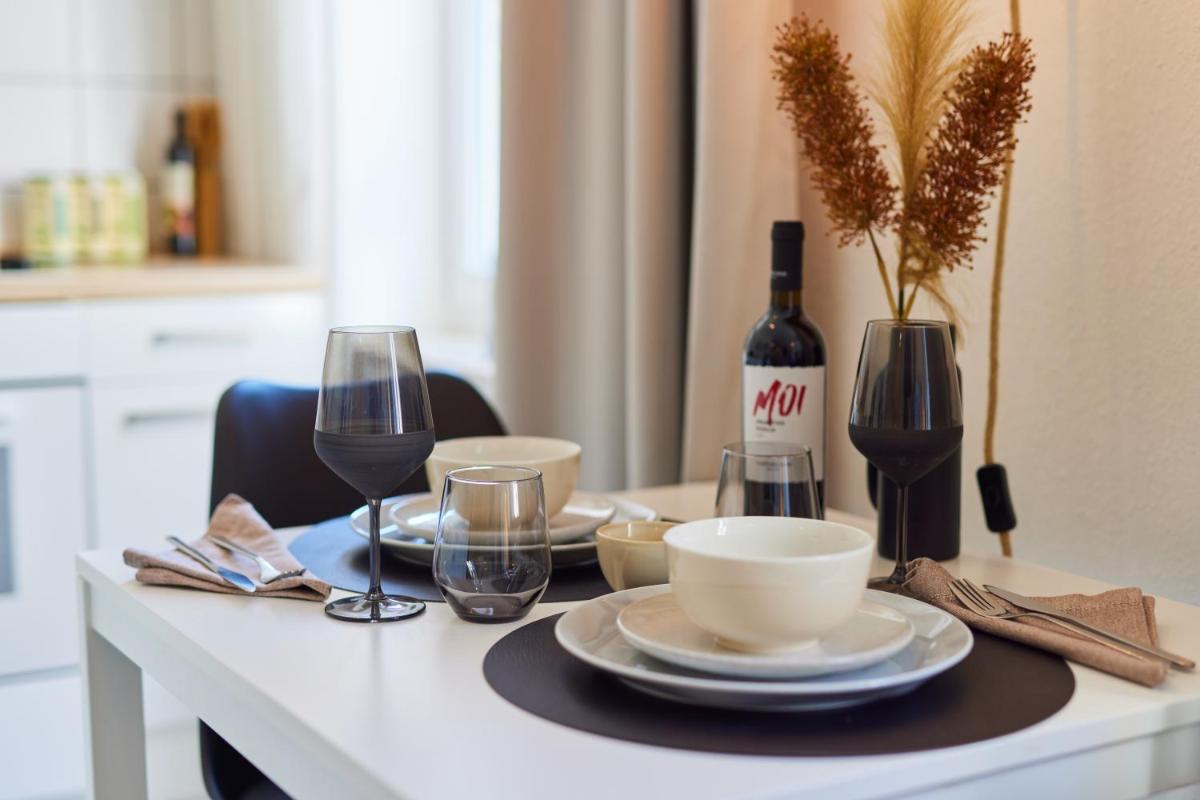 STUDIO3 zentral und ruhig mit Parkplatz, 5 min z Bali-T und GOP, Boxspring, NETFLIX - Housity