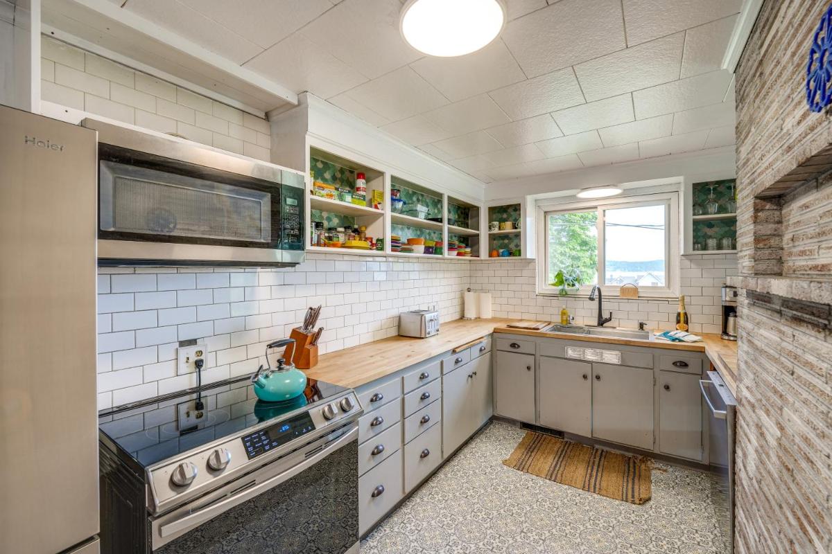 Camano Island Escape with Kayaks and Community Beach! - Housity