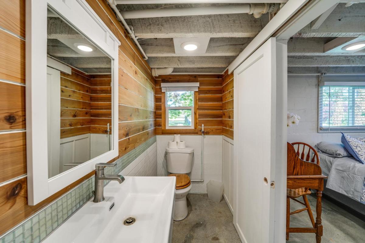 Camano Island Escape with Kayaks and Community Beach! - Housity