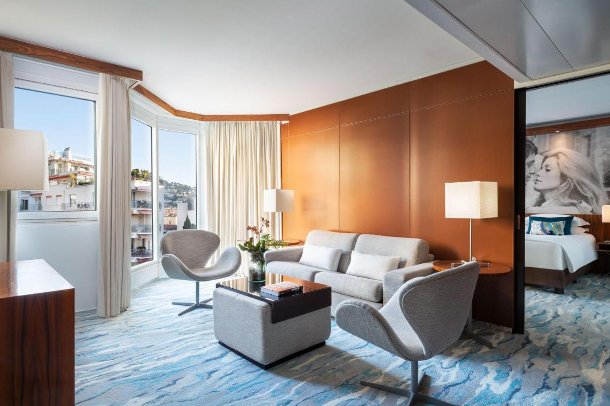 Coin salon dans l'établissement JW Marriott Cannes
