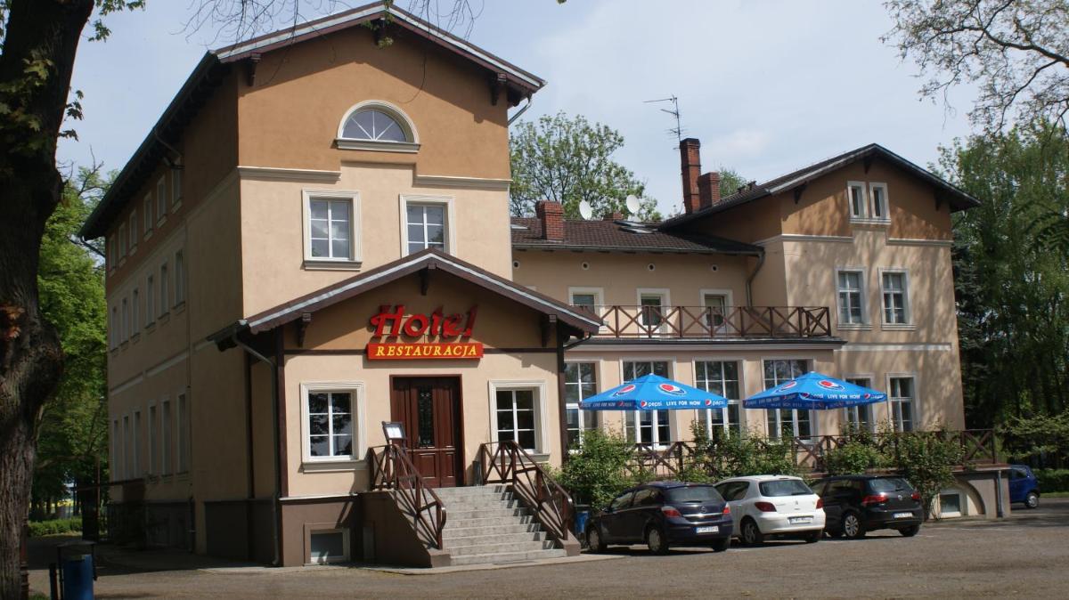 Dworek Brodowo Restauracja Hotel Przyj?cia - Housity