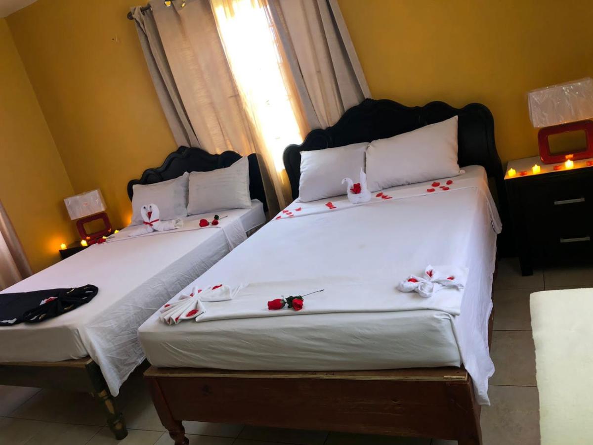 Pool house hotel - Housity