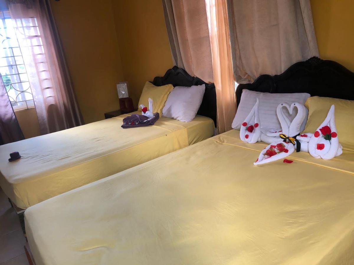 Pool house hotel - Housity