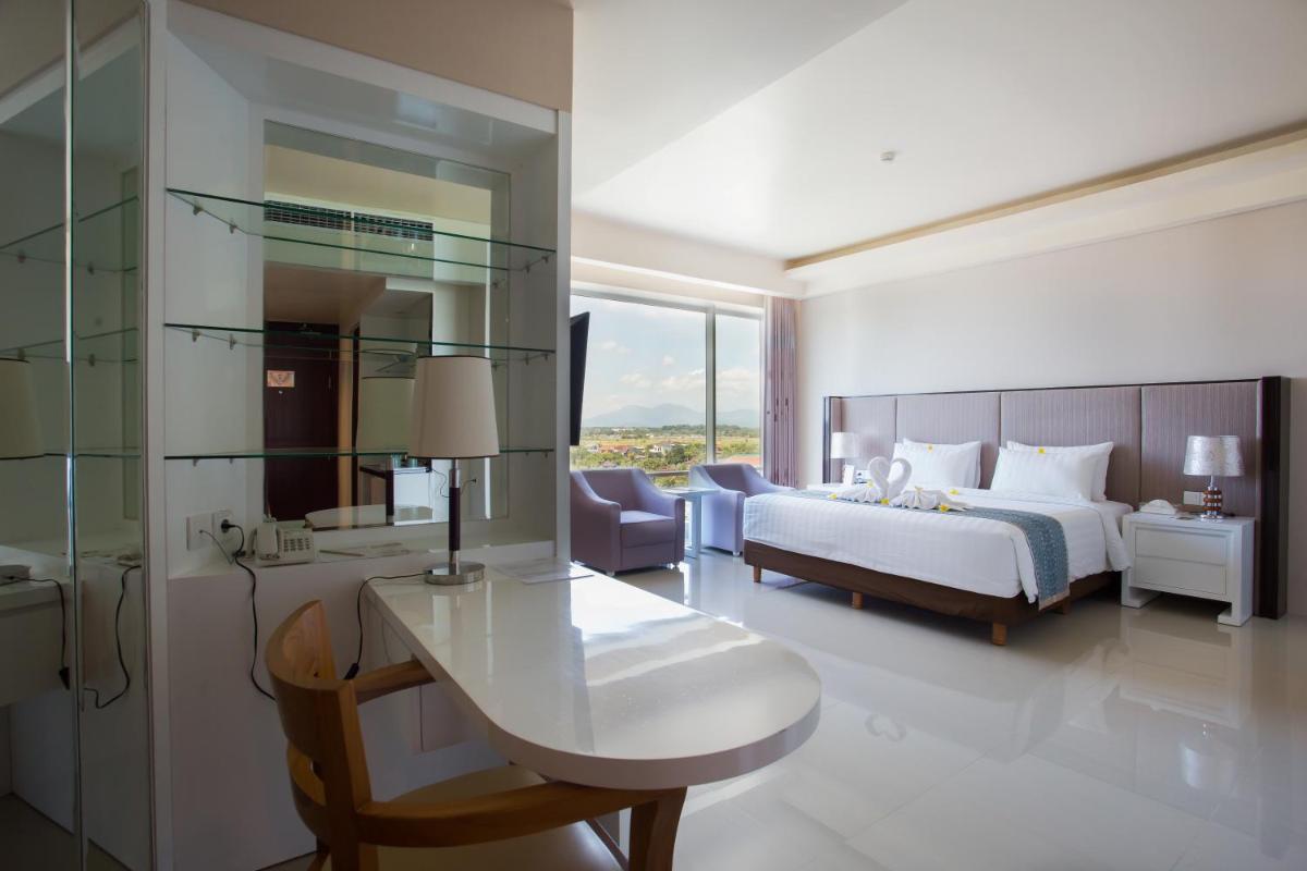 Golden Palace Hotel Lombok - Housity