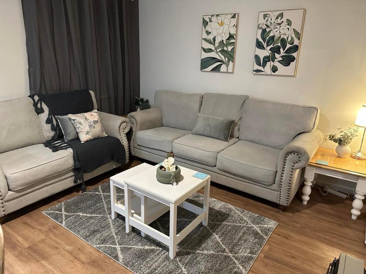 Cozy Inn - Housity