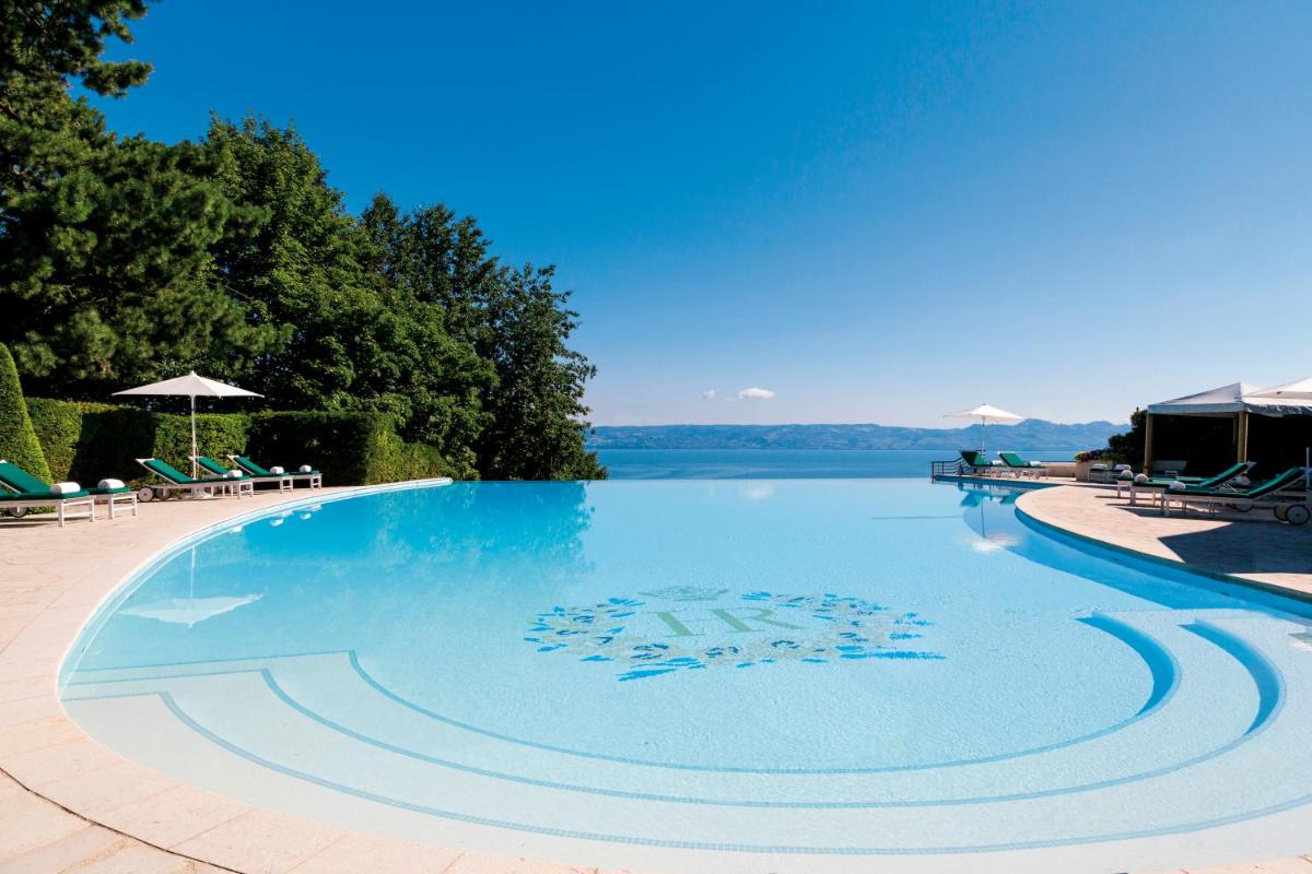 Piscine de l'établissement Hôtel Royal ou située à proximité