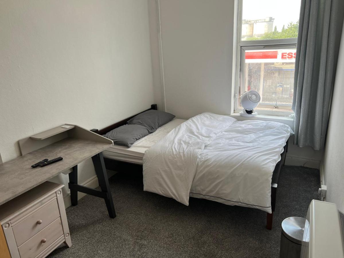 Room in new flat - Housity