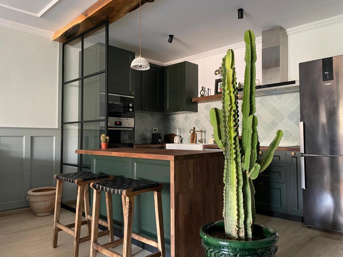 Chimera Apartments & Suites - Housity