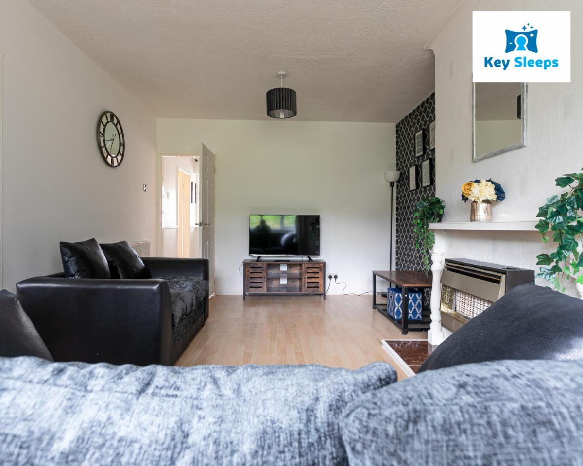 Keysleeps - Stunning Bungalow & Contractors & Leisure & Private Parking & Garden - Pelsall - Housity