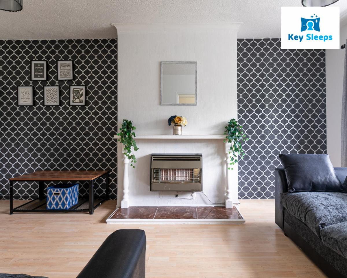 Keysleeps - Stunning Bungalow & Contractors & Leisure & Private Parking & Garden - Pelsall - Housity