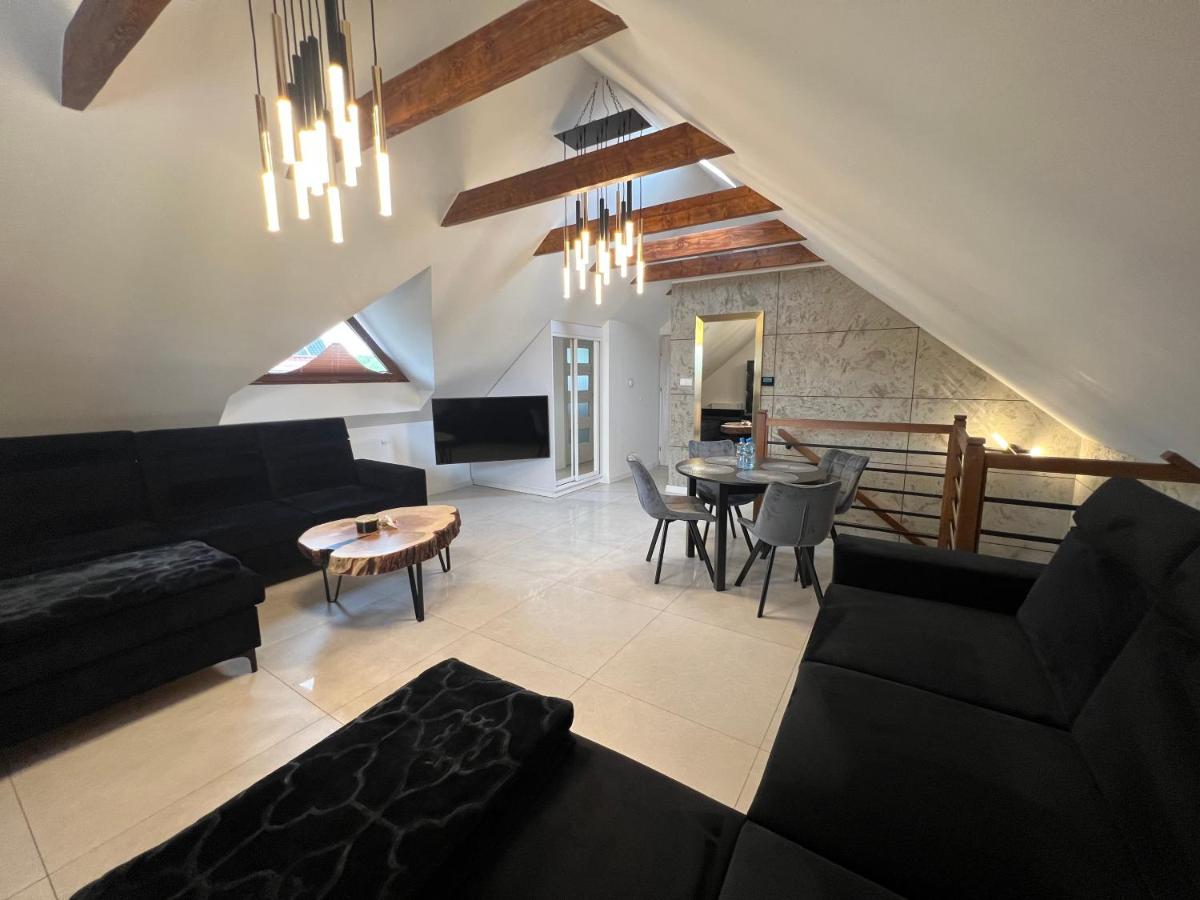 APARTAMENT PIEKOSZOWSKA Targi Domek Parking - Housity